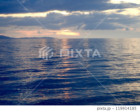海に挿す陽光 海に挿す陽光 119914185