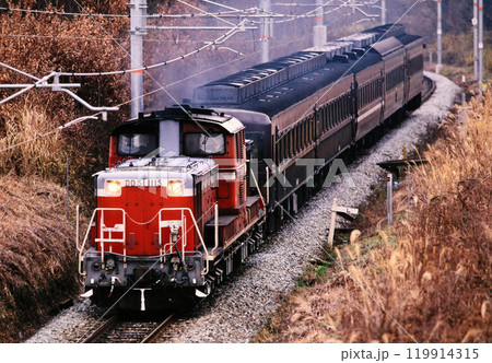 1998年　播但線福崎駅付近を走るDD51レトロ客車 119914315