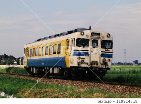 1999年城端線二塚駅付近のキハ53-1000 119914319