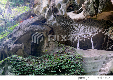巨岩と神社 巨岩と神社 119914502
