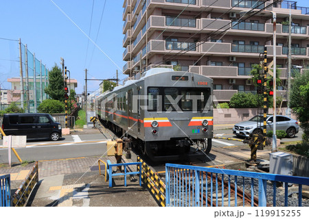 水間鉄道 貝塚市役所前に到着する1000系電車 水間鉄道 貝塚市役所前に到着する1000系電車 119915255