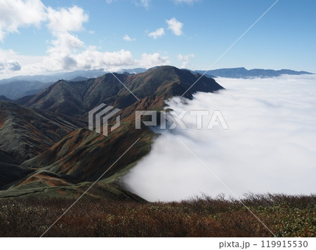 秋のオジカ沢ノ頭から見る谷川主脈稜線 119915530