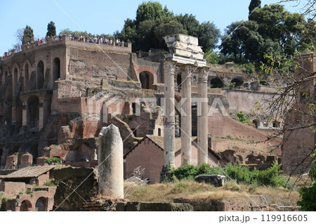 古代ローマの政治経済の中心地フォロ・ロマーマ 古代ローマの政治経済の中心地フォロ・ロマーマ 119916605