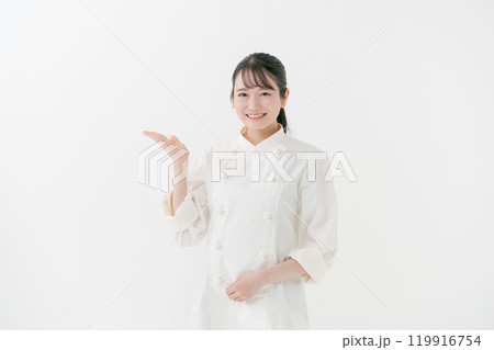 若い女性シェフのポートレート 若い女性シェフのポートレート 119916754