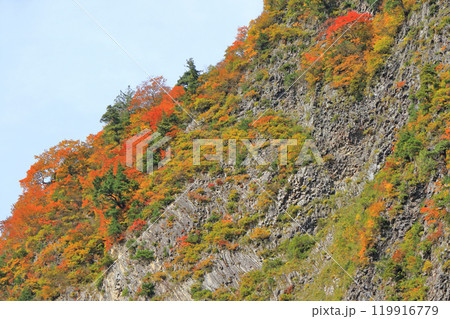 秋山郷 錦秋の布岩山 秋山郷 錦秋の布岩山 119916779