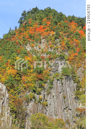秋山郷 錦秋の布岩山 秋山郷 錦秋の布岩山 119916785