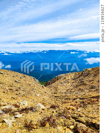 秋の御嶽山登山（剣ヶ峰～二ノ池山荘：中央アルプス方面の眺め） 119916827