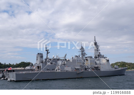 横須賀基地に停泊する護衛艦きりしま 119916888