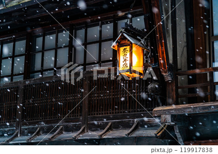 信州 雪の降る奈良井宿 信州 雪の降る奈良井宿 119917838
