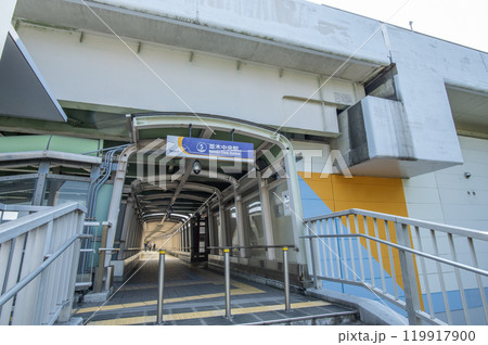 並木中央駅　横浜シーサイドライン　神奈川県横浜市金沢区幸浦 119917900