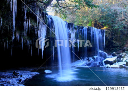 冬の鍋ヶ滝(熊本県小国町) 冬の鍋ヶ滝(熊本県小国町) 119918485
