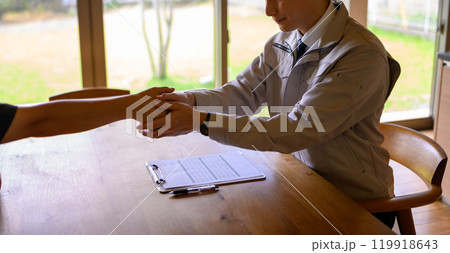 作業着の男性 作業着の男性 119918643