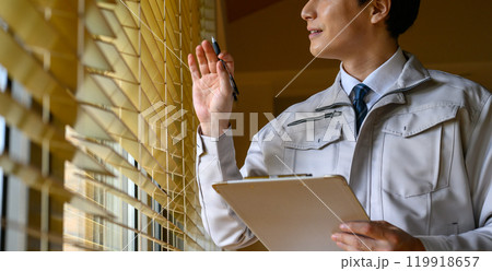 作業着の男性 119918657