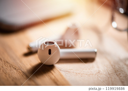 wireless earbuds for smartphone 119919886
