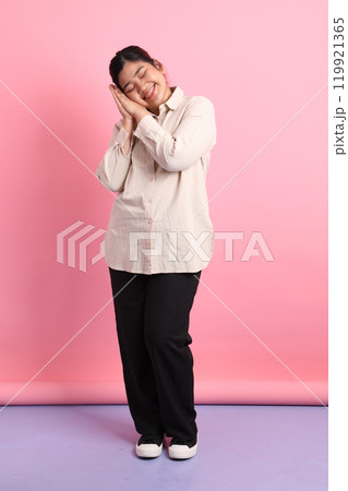 Woman with Braces 119921365