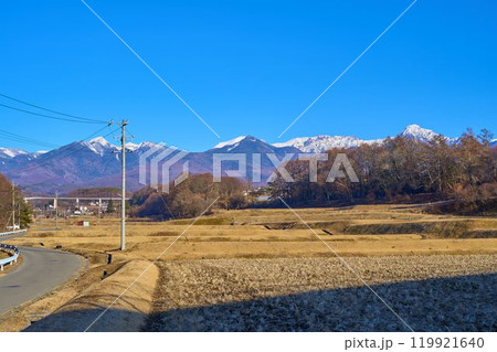 冬の長野県茅野市の多留姫大橋付近から八ヶ岳連峰を見る 119921640