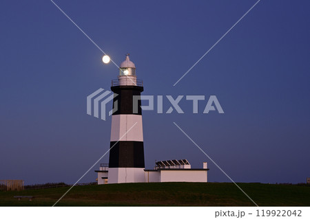 能取岬灯台と月 能取岬灯台と月 119922042