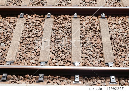 電車の線路のアップ 電車の線路のアップ 119922674