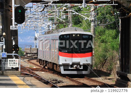 山陽電鉄須磨浦公園駅付近を走る6000系電車 山陽電鉄須磨浦公園駅付近を走る6000系電車 119922776