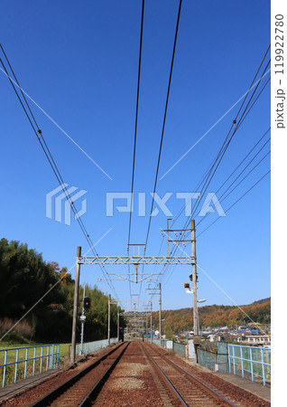 神戸電鉄 木津駅付近の線路と青空 神戸電鉄 木津駅付近の線路と青空 119922780