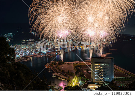 《静岡県》熱海花火大会・熱海の街を見下ろす夜景 119923302
