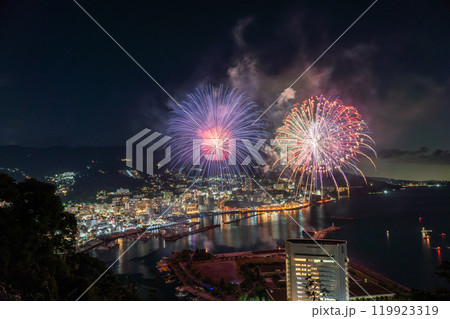 《静岡県》熱海花火大会・熱海の街を見下ろす夜景 119923319