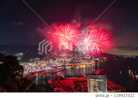 《静岡県》熱海花火大会・熱海の街を見下ろす夜景 119923322