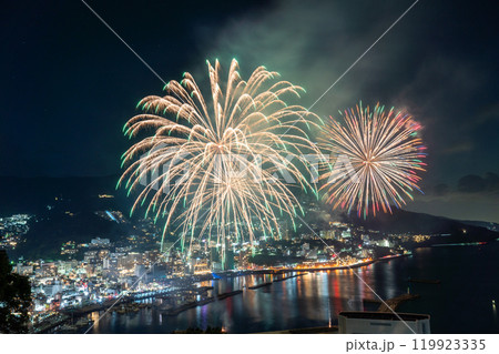 《静岡県》熱海花火大会・熱海の街を見下ろす夜景 119923335