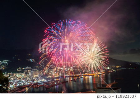《静岡県》熱海花火大会・熱海の街を見下ろす夜景 119923337