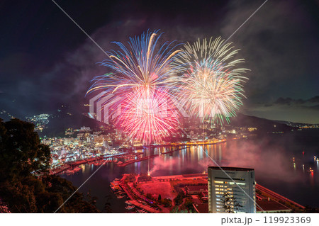 《静岡県》熱海花火大会・熱海の街を見下ろす夜景 119923369