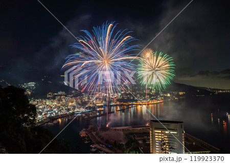 《静岡県》熱海花火大会・熱海の街を見下ろす夜景 119923370
