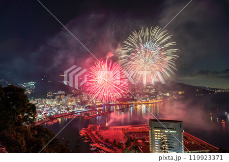 《静岡県》熱海花火大会・熱海の街を見下ろす夜景 119923371