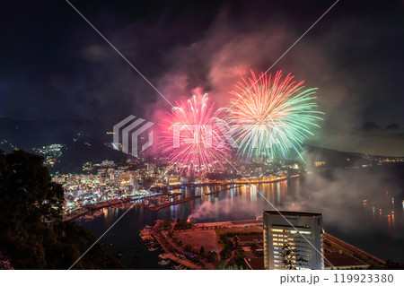 《静岡県》熱海花火大会・熱海の街を見下ろす夜景 119923380