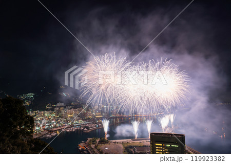 《静岡県》熱海花火大会・フィナーレ「大空中ナイアガラ」 《静岡県》熱海花火大会・フィナーレ「大空中ナイアガラ」 119923382
