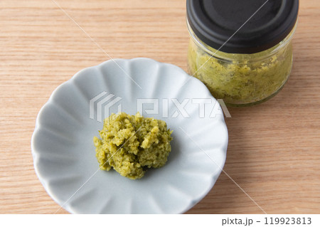 小皿に盛ったゆず胡椒 119923813