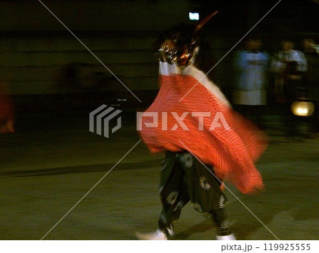 本年の月夜のもとで舞ってくれた子供たちは、今は三十路の父や母だろうか？(2002) 119925555