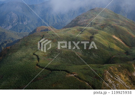 雨飾山の女神の横顔(笹平) 雨飾山の女神の横顔(笹平) 119925938