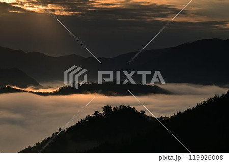 竹田城址の雲海 竹田城址の雲海 119926008