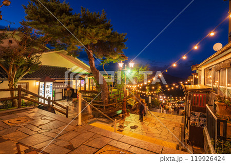 【群馬県】伊香保温泉　夜の石段街 119926424