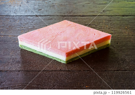 ひな祭り 伝統的な菱餅づくり（東京都世田谷区） 119926561