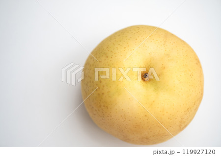 テーブルに置いた梨のイメージ (写真素材) テーブルに置いた梨のイメージ (写真素材) 119927120
