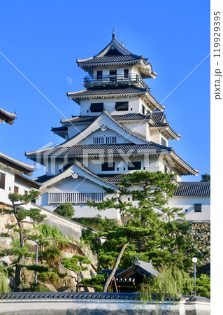 今治城・天守・山里櫓（愛媛県・今治市） 119929395