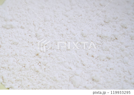 ボールに入れたホットケーキミックスのイメージ　(写真素材) 119933295