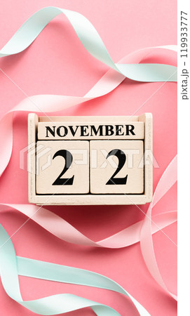 11月22日のカレンダー いい夫婦の日 ピンク背景 11月22日のカレンダー いい夫婦の日 ピンク背景 119933777