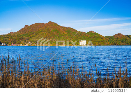 【群馬県】秋の榛名湖 119935354
