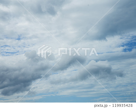 秋雲の多い空 119935428