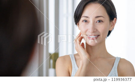 女性　スキンケア 119936377