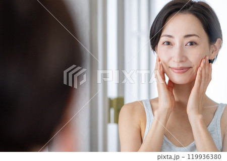 女性 スキンケア 女性 スキンケア 119936380