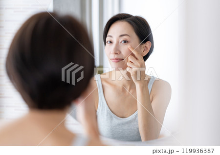 女性 スキンケア 女性 スキンケア 119936387