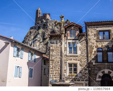 Beautiful scenery on the Loire. North of France 119937664